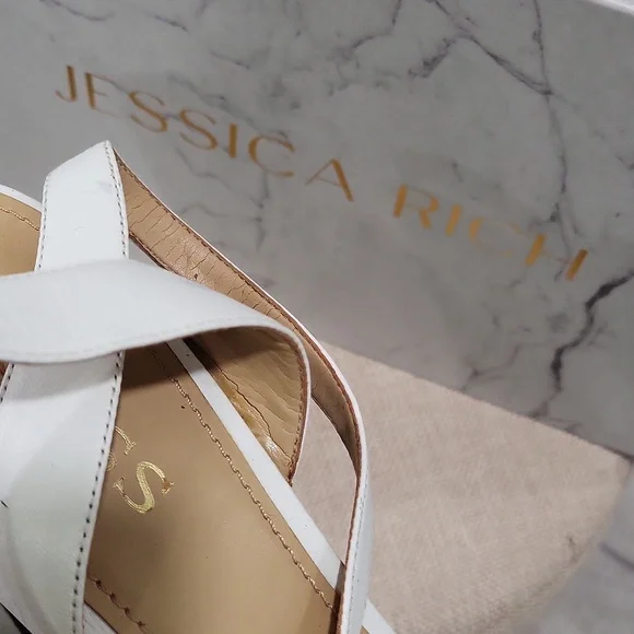 GUESS - Picture 8 of 10